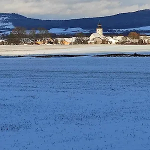 Schoene Helle In Waldnaehe , Berching Duitsland