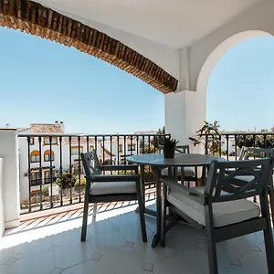 Spacious 2-bedroom With Free Parking Sitio de Calahonda