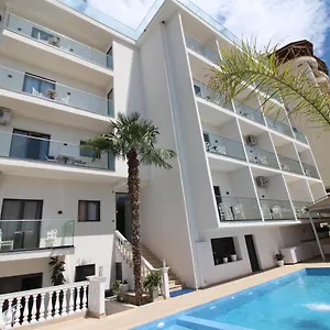 Julia 3*, Sarandë Albanië