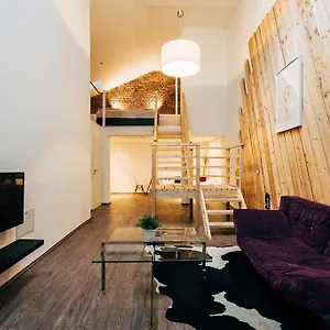  Apartment Gallery Loft